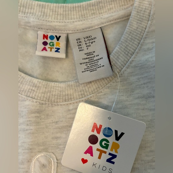 Novogratz long sleeved light gray snowflake top size 6x NWT - Picture 5 of 9